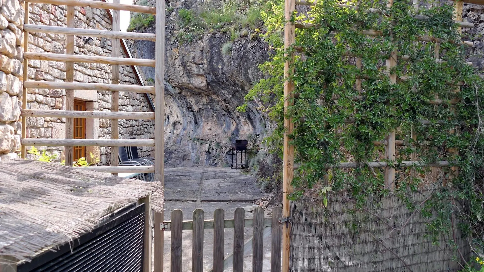 Gites Castel De Cantobre - Le Griffon 0*,  Γαλλία